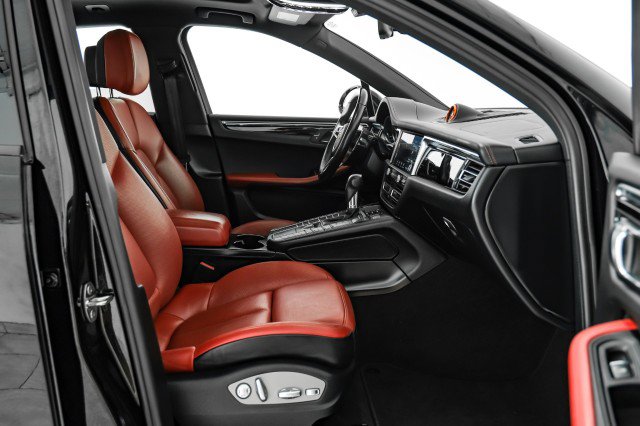 Used 2021 Porsche Macan image 25