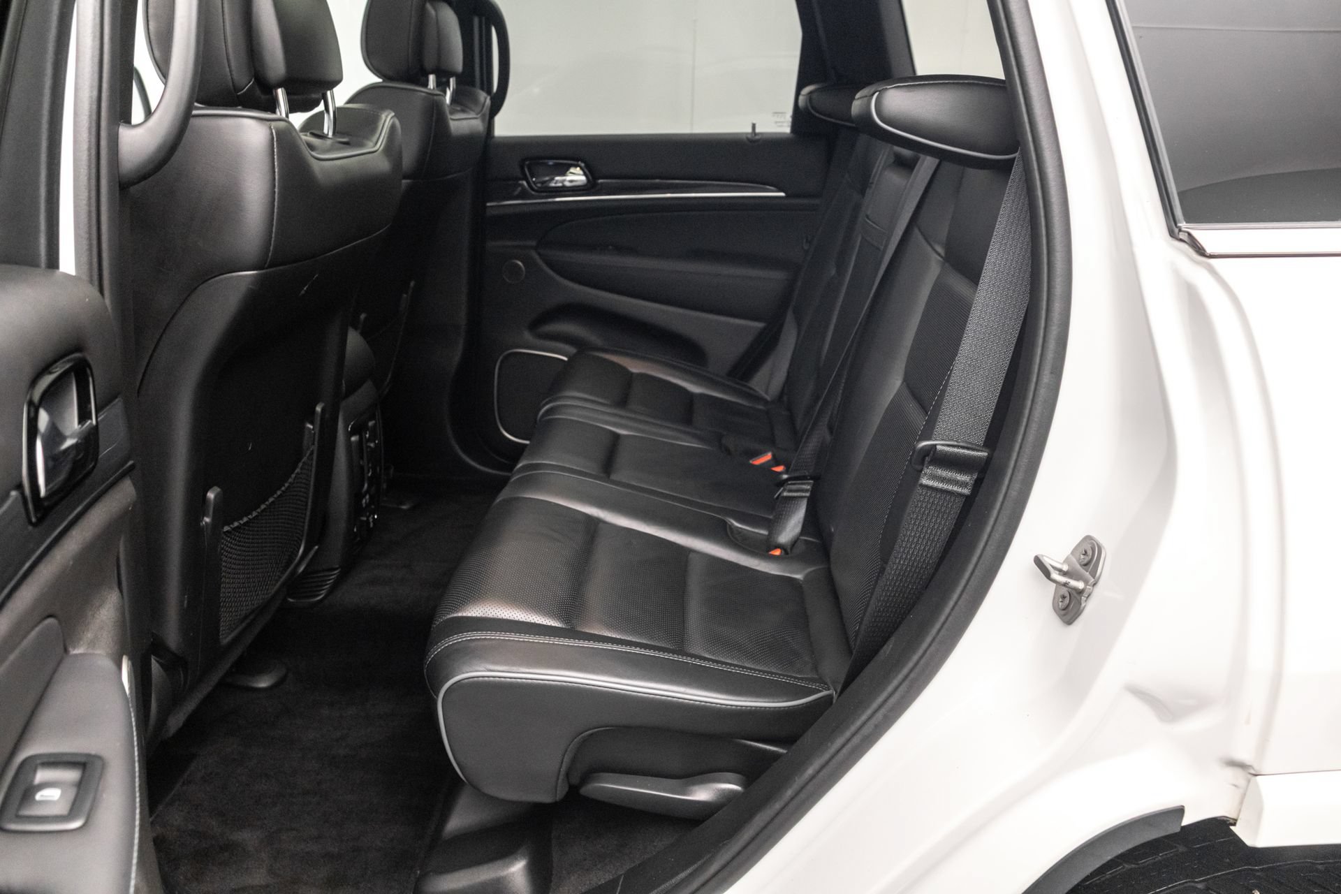 Used 2019 Jeep Grand Cherokee Overland AWD/4WD image 28