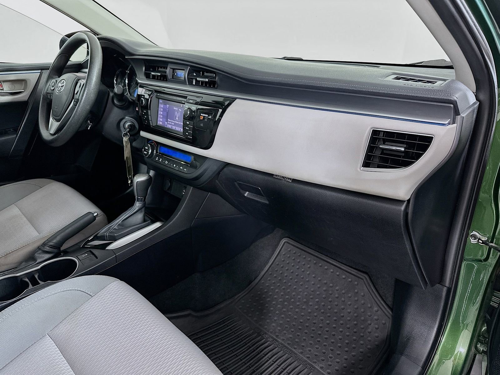 Used 2014 Toyota Corolla LE FWD image 26