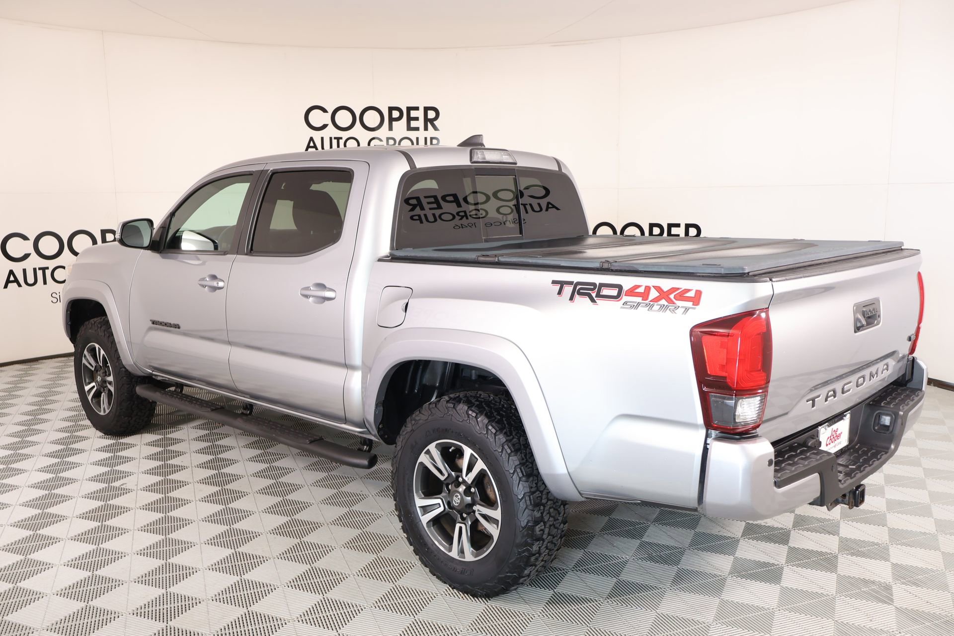 Used 2018 Toyota Tacoma TRD Sport w/ Technology Package AWD/4WD image 22
