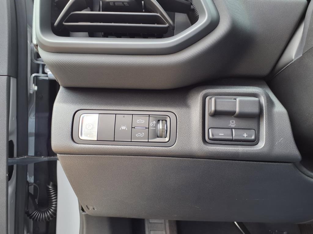 New 2025 Chevrolet Silverado EV LT image 9