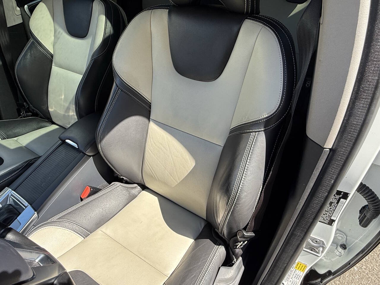 Used 2017 Volvo XC60 T6 Dynamic w/ Preferred Option Package AWD/4WD image 35