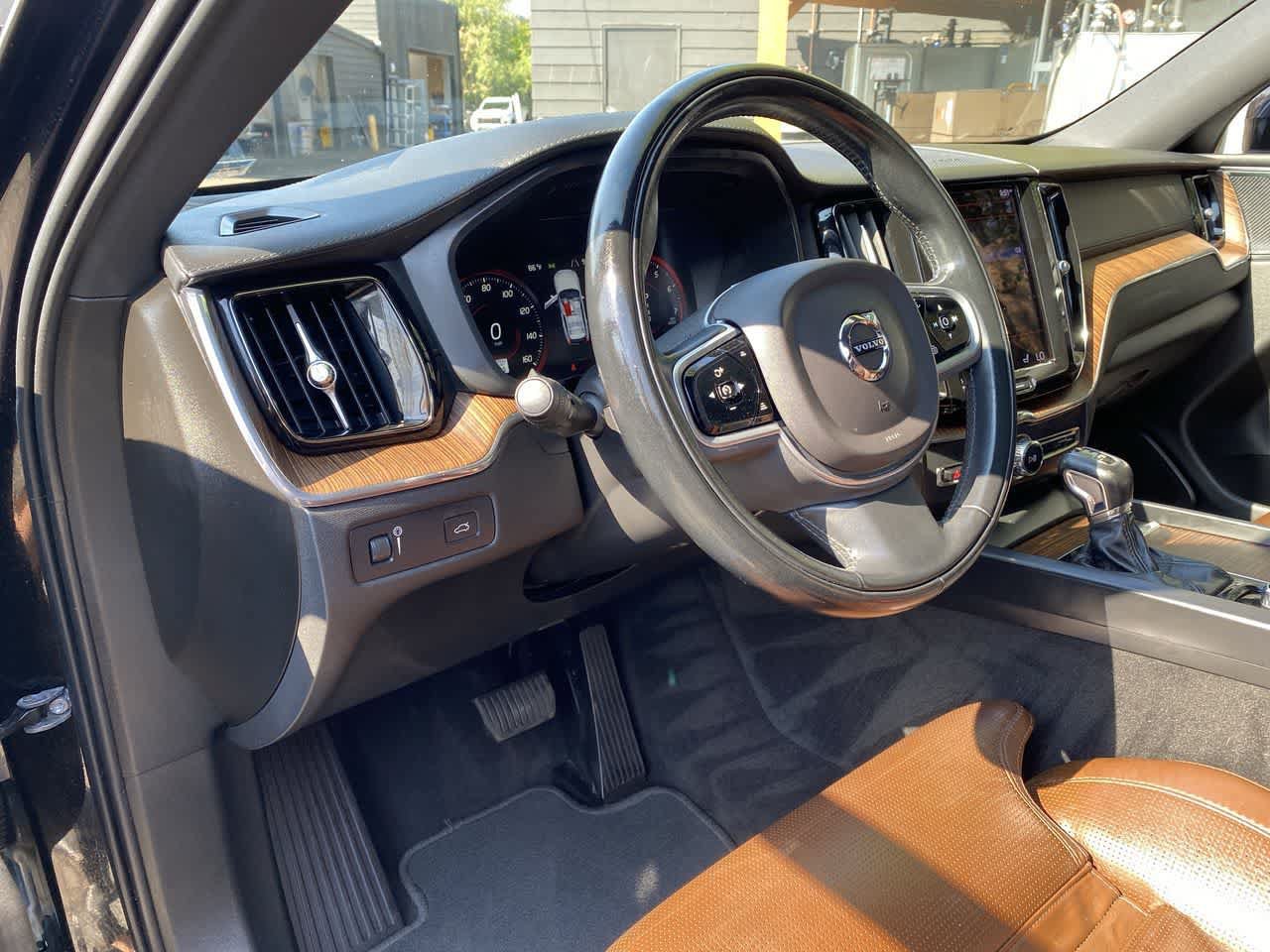 Used 2021 Volvo XC60 T5 Inscription w/ Advanced Package AWD/4WD image 2
