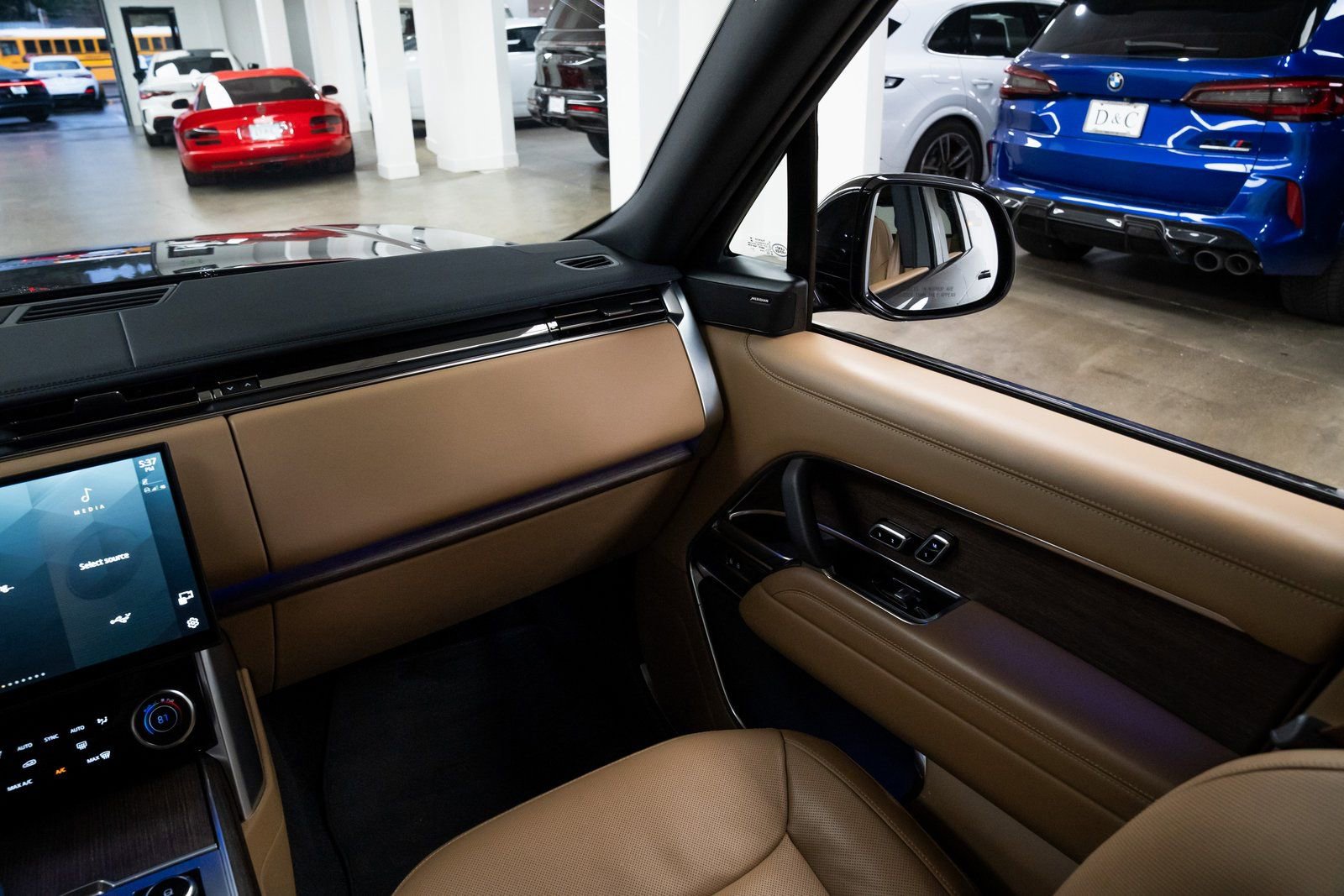 Used 2023 Land Rover Range Rover SE image 11