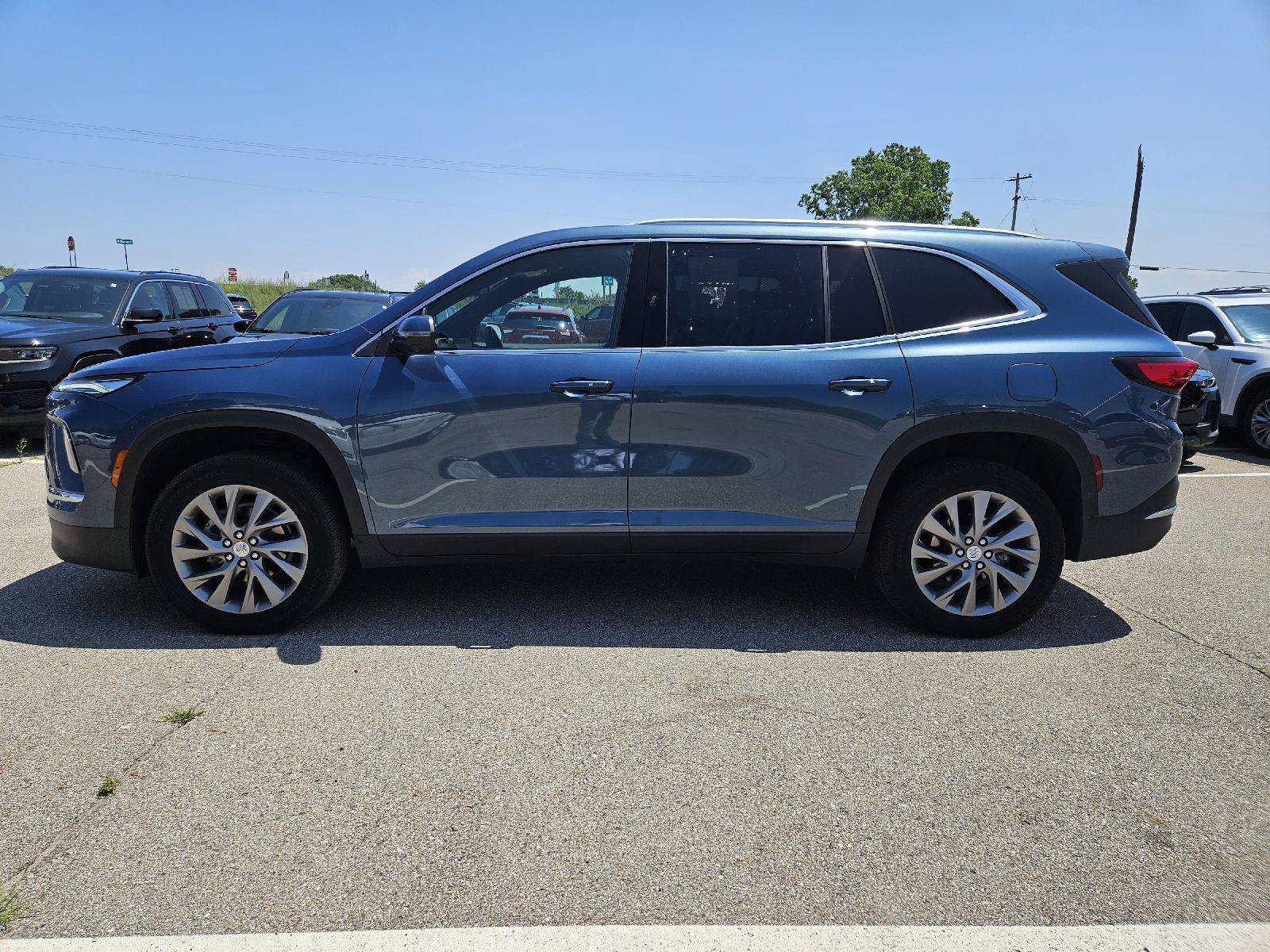 Used 2026 Buick Enclave Preferred AWD/4WD image 4
