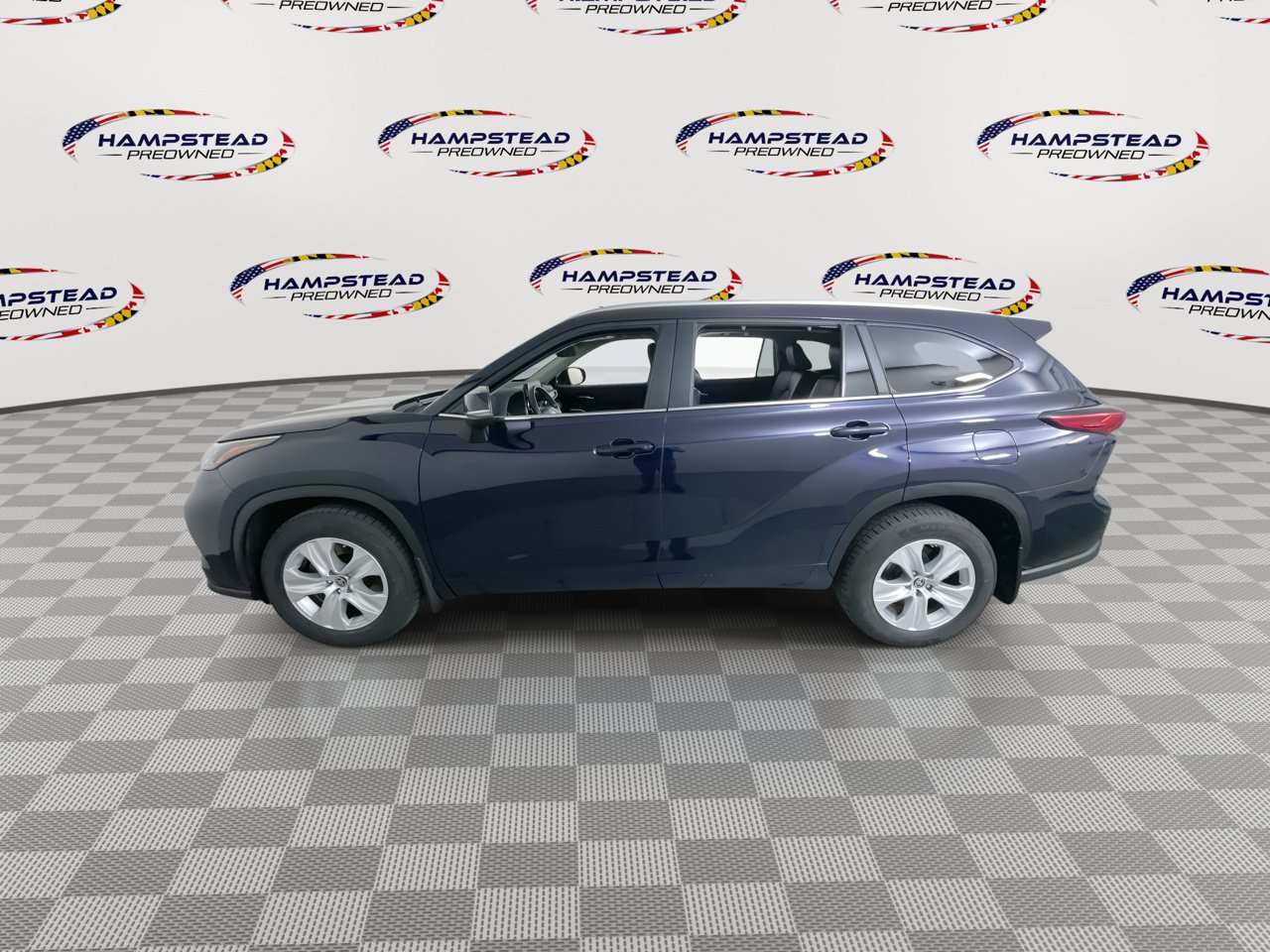 Used 2023 Toyota Highlander XLE AWD/4WD image 5
