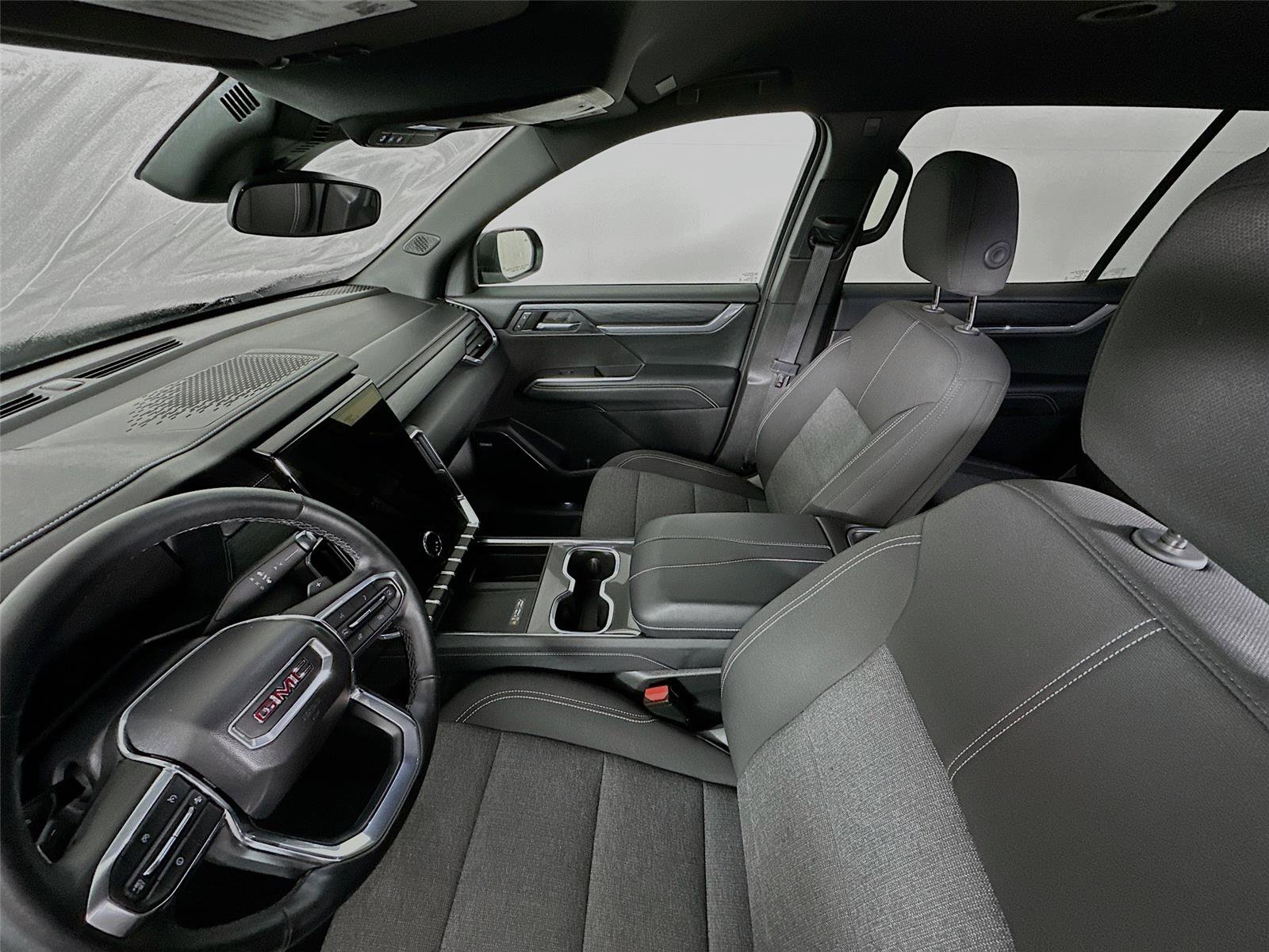 Used 2025 GMC Acadia Elevation image 11