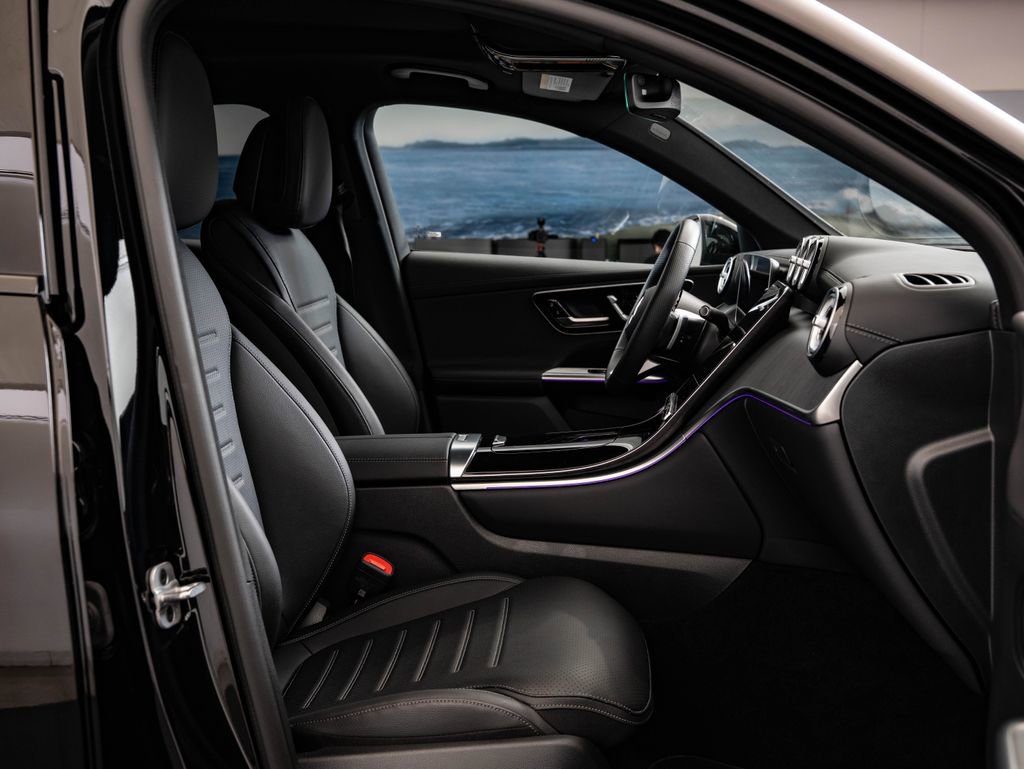 Certified 2025 Mercedes-Benz GLC 300 4MATIC image 25