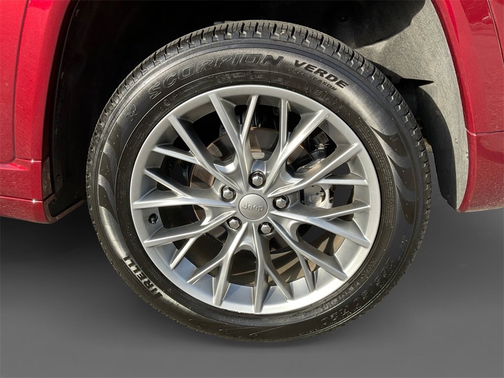 Used 2025 Jeep Grand Cherokee Summit image 8