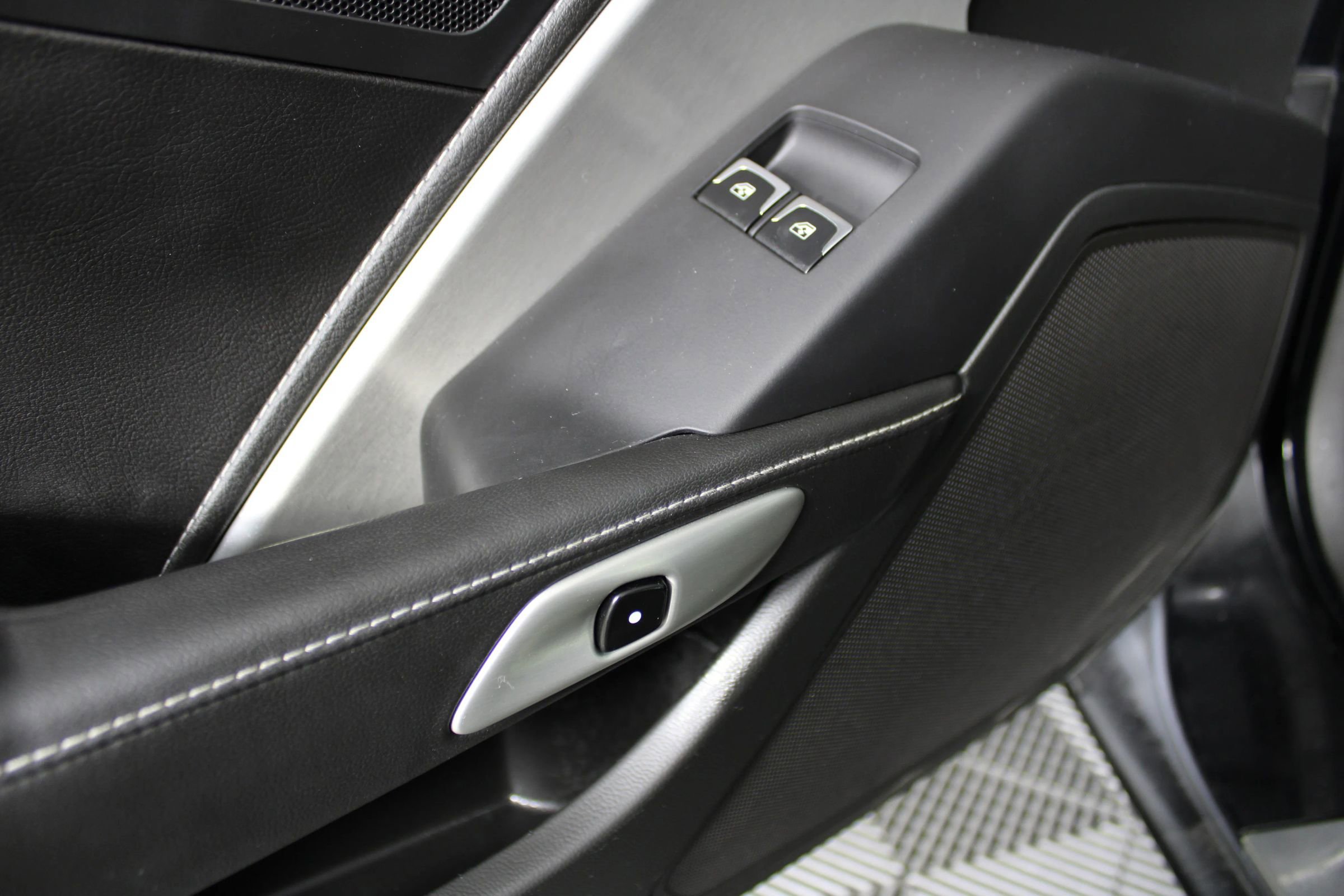 Used 2017 Chevrolet Corvette Stingray Coupe w/ Carbon Flash Badge Package image 35