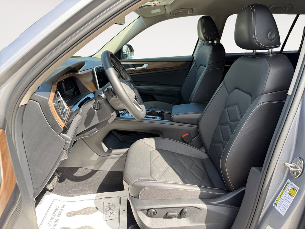 Used 2025 Volkswagen Atlas SE image 11