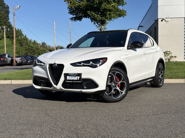 Used 2024 Alfa Romeo Stelvio Veloce AWD/4WD image 1