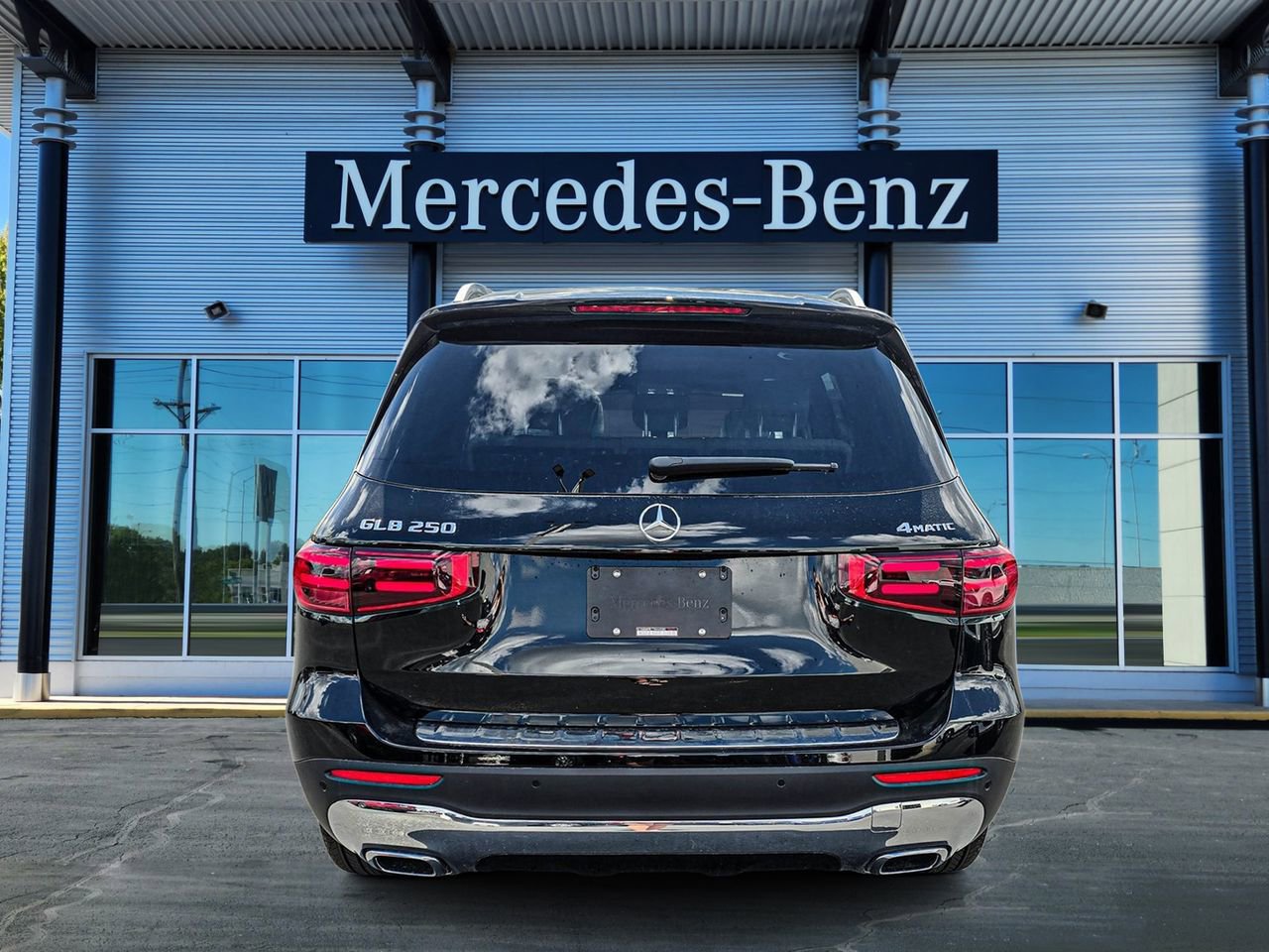 New 2026 Mercedes-Benz GLB 250 4MATIC image 5