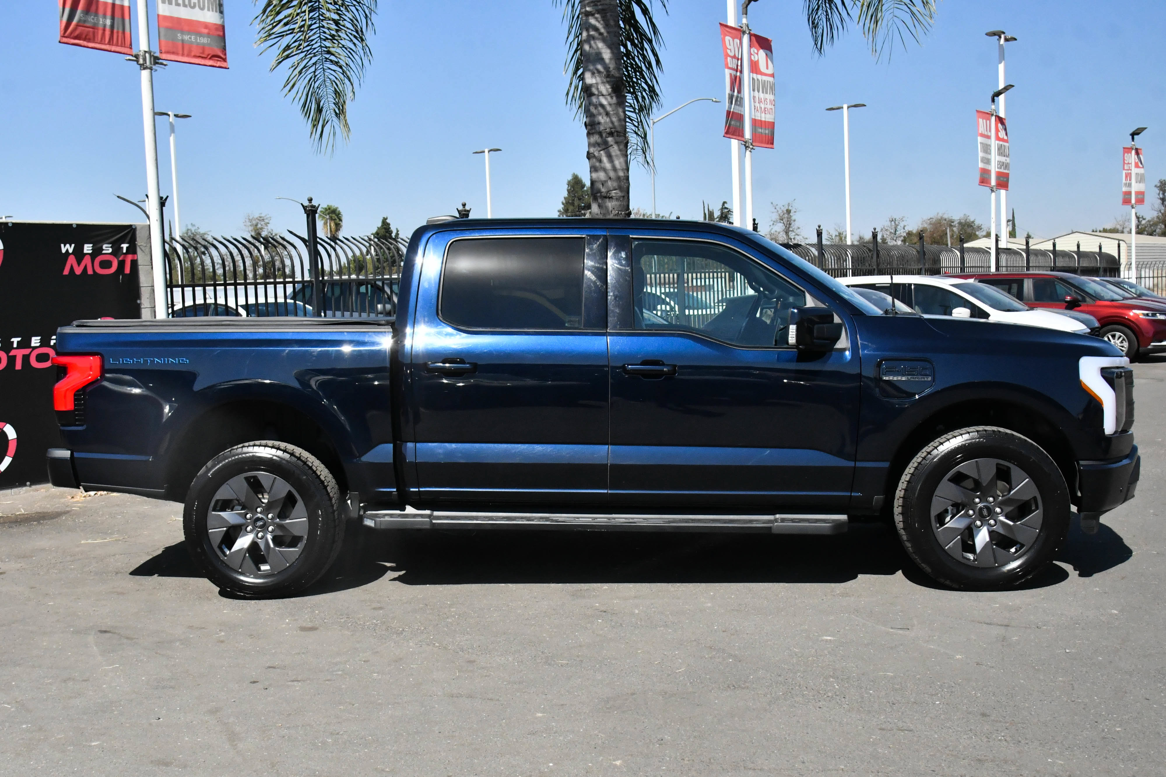 Used 2022 Ford F150 Lightning Lariat AWD/4WD image 9