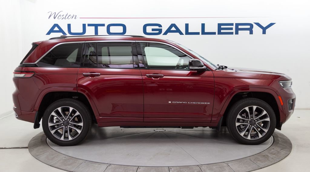 Used 2023 Jeep Grand Cherokee Overland w/ Advanced Protech Group III image 6