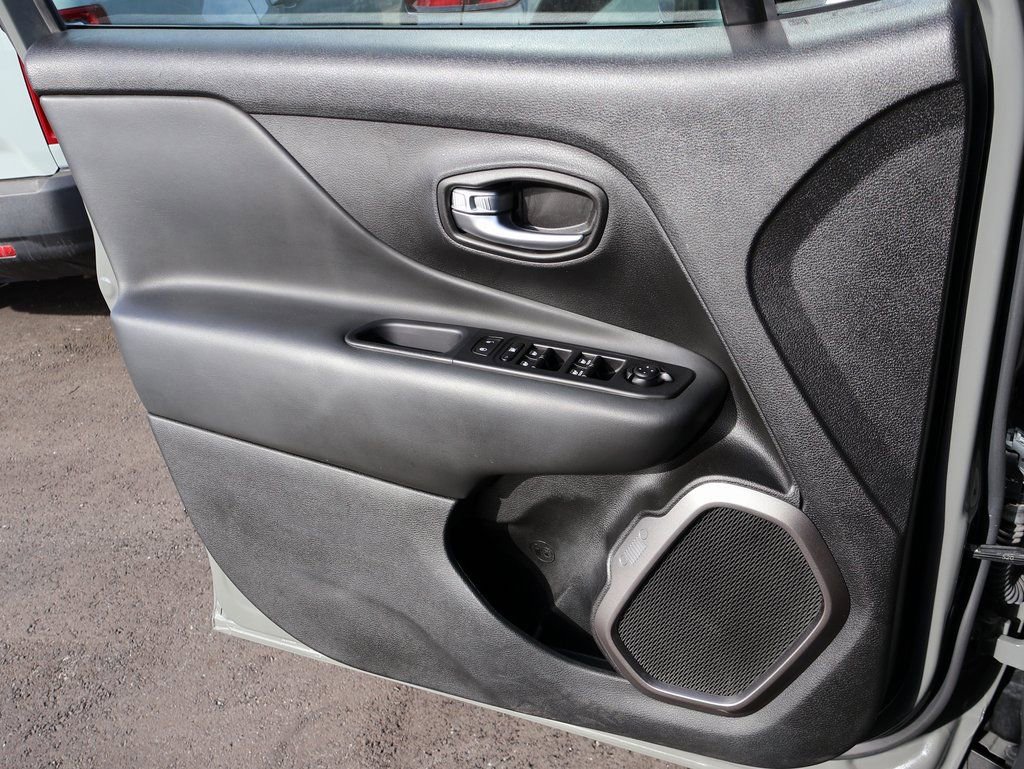 Used 2022 Jeep Renegade Latitude image 29