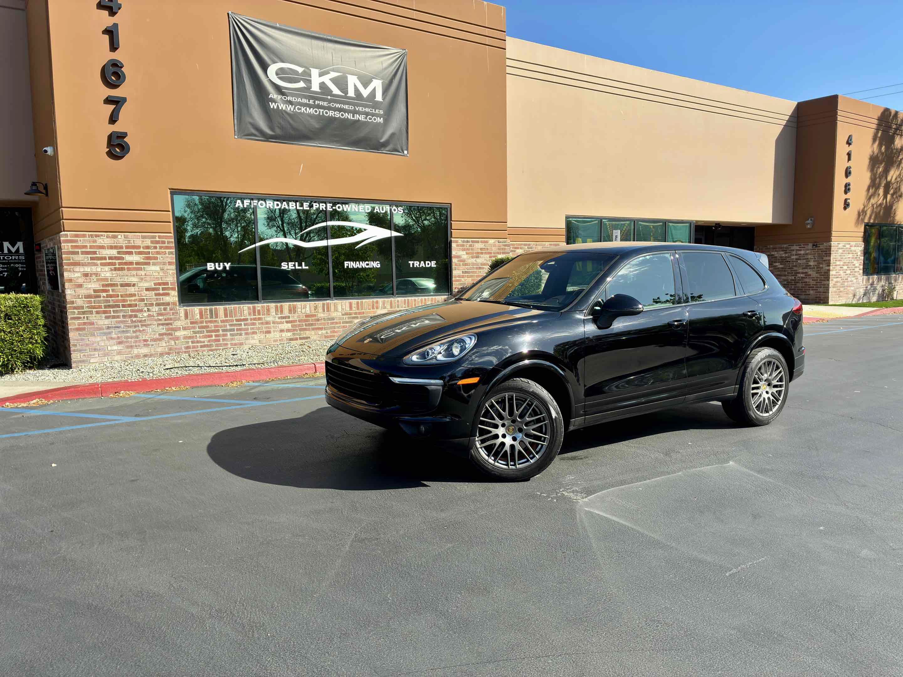 Used 2017 Porsche Cayenne AWD/4WD image 2