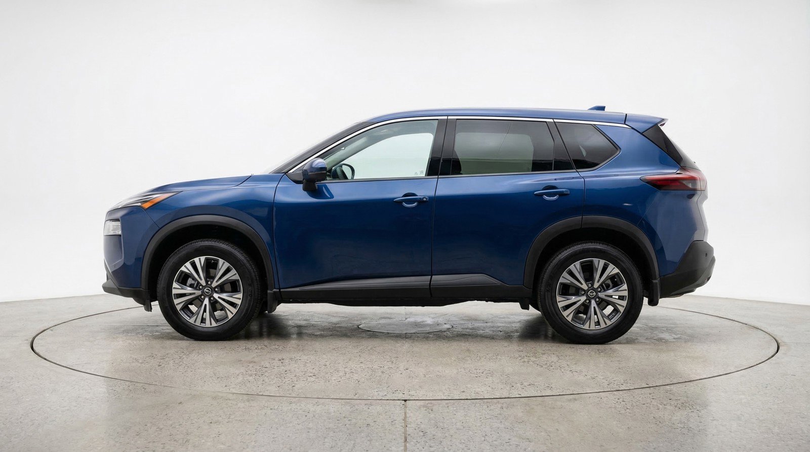 Used 2023 Nissan Rogue SV image 5