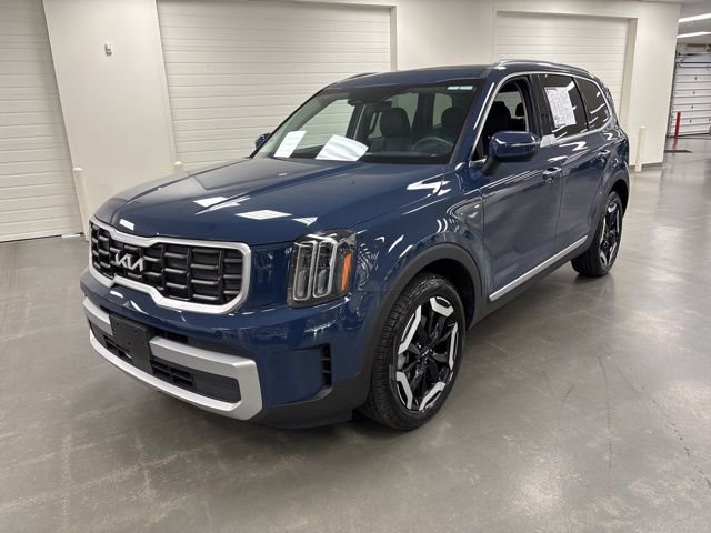 Used 2025 Kia Telluride S image 3