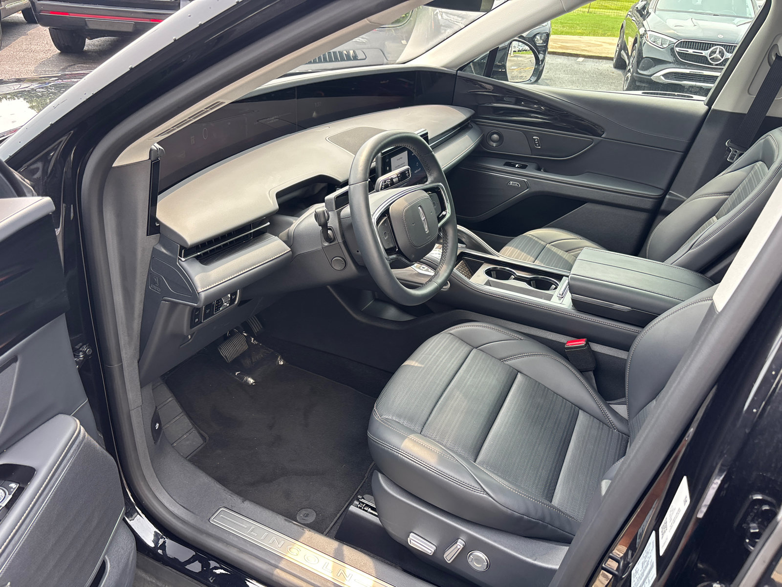 New 2026 Lincoln Nautilus Reserve w/ Jet Appearance Package AWD/4WD image 25