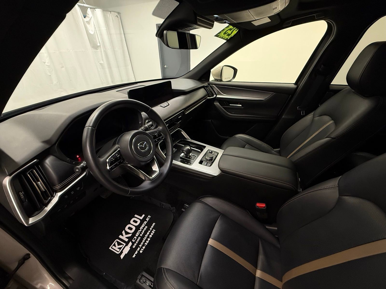 Used 2025 MAZDA CX-90 3.3 Turbo w/ Premium Plus Pkg image 11