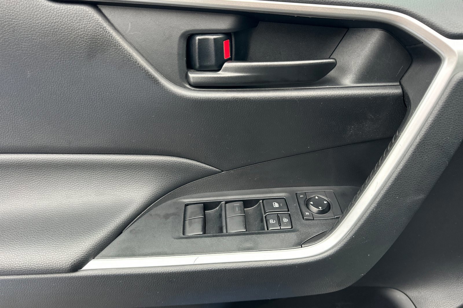 Used 2024 Toyota RAV4 LE image 11