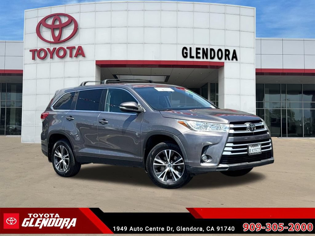 Certified 2019 Toyota Highlander Plus w/ Carpet Mat Package (TMS) AWD/4WD image 1