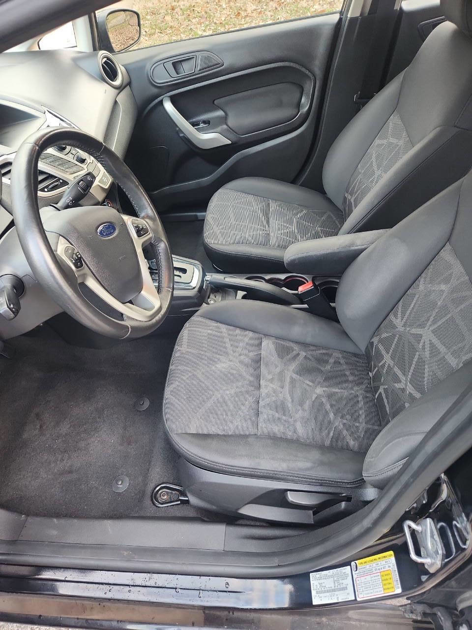 Used 2013 Ford Fiesta SE image 4