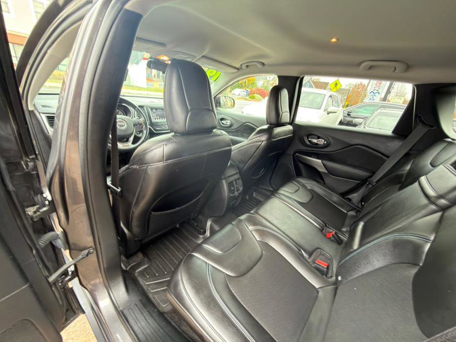 Used 2019 Jeep Cherokee Latitude Plus image 12