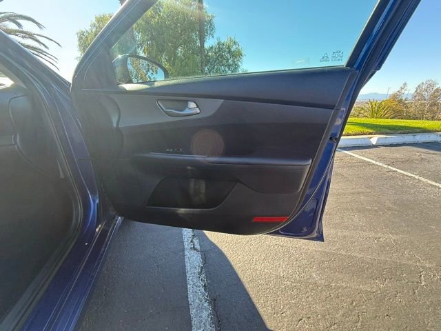 Used 2019 Kia Forte LXS image 9