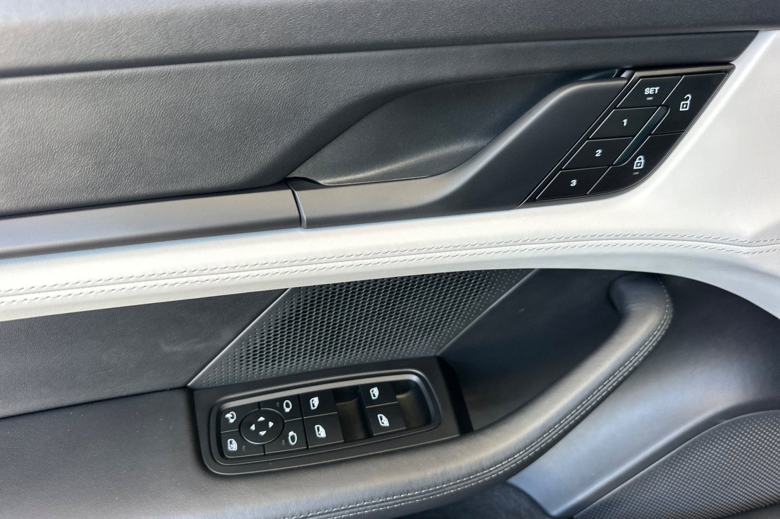 Certified 2023 Porsche Taycan 4S AWD/4WD image 12