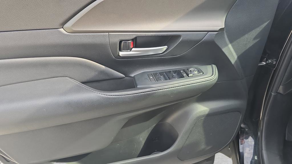 Used 2024 Toyota Grand Highlander XLE image 16