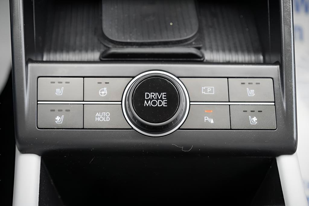 Certified 2024 Hyundai Kona Limited FWD image 31