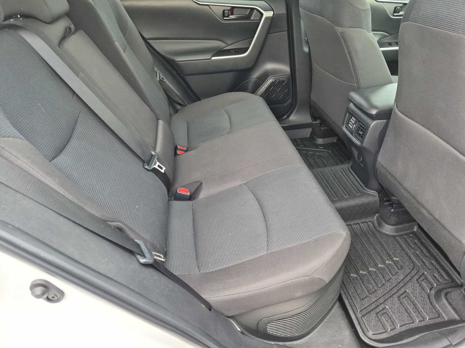 Used 2025 Toyota RAV4 LE AWD/4WD image 19