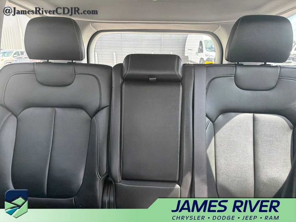 Used 2024 Jeep Grand Cherokee Limited AWD/4WD image 12