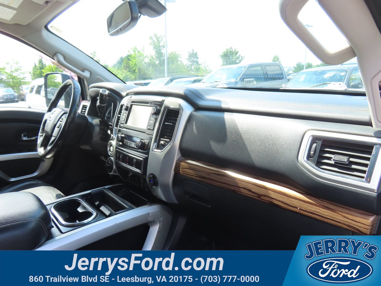 Used 2017 Nissan Titan SL w/ Chrome Package AWD/4WD image 20