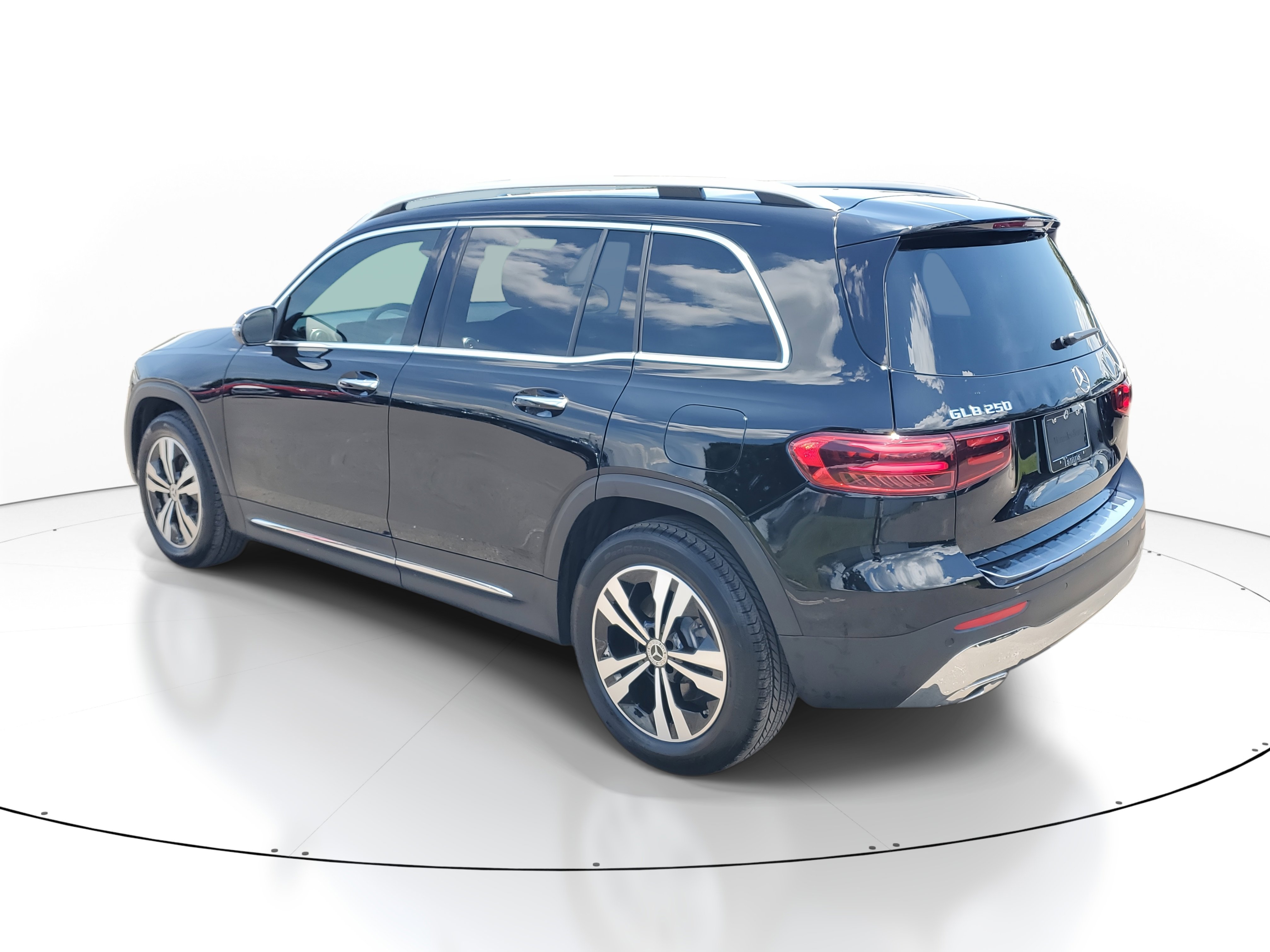 Certified 2025 Mercedes-Benz GLB 250 image 3