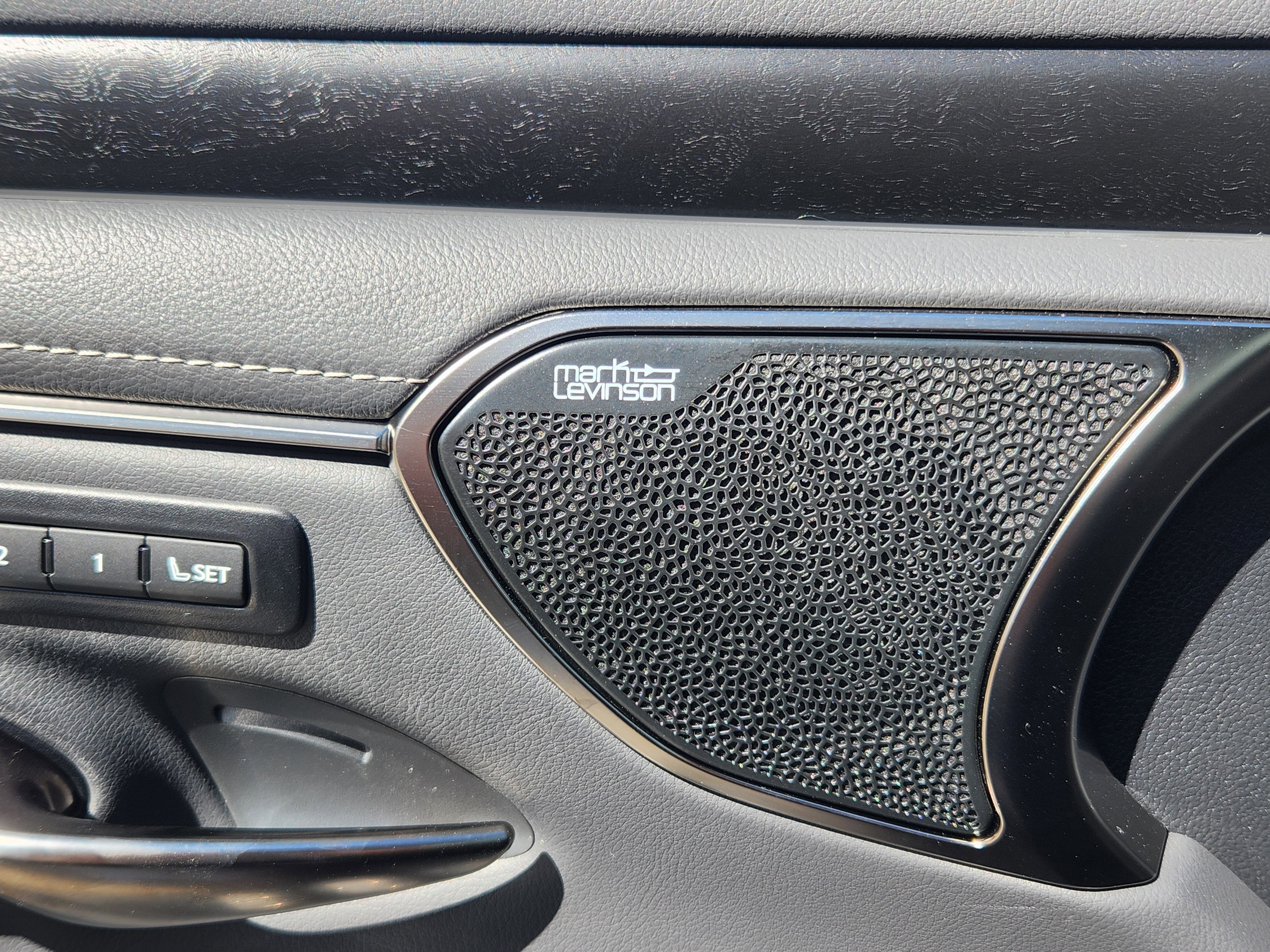 Used 2024 Lexus ES 350 Ultra Luxury w/ Accessory Package (Z2) image 12