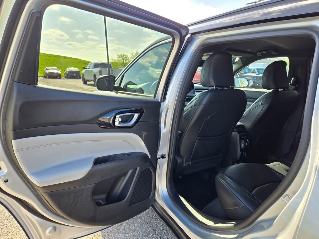 Used 2025 Jeep Compass Limited AWD/4WD image 25