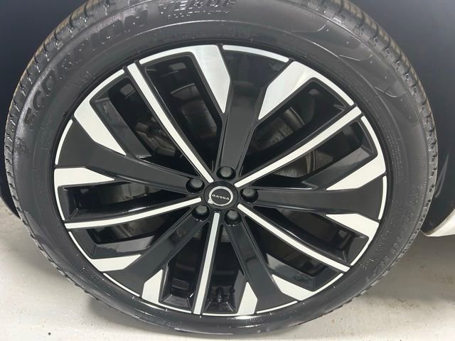 Used 2025 Volvo XC90 B6 Plus AWD/4WD image 6