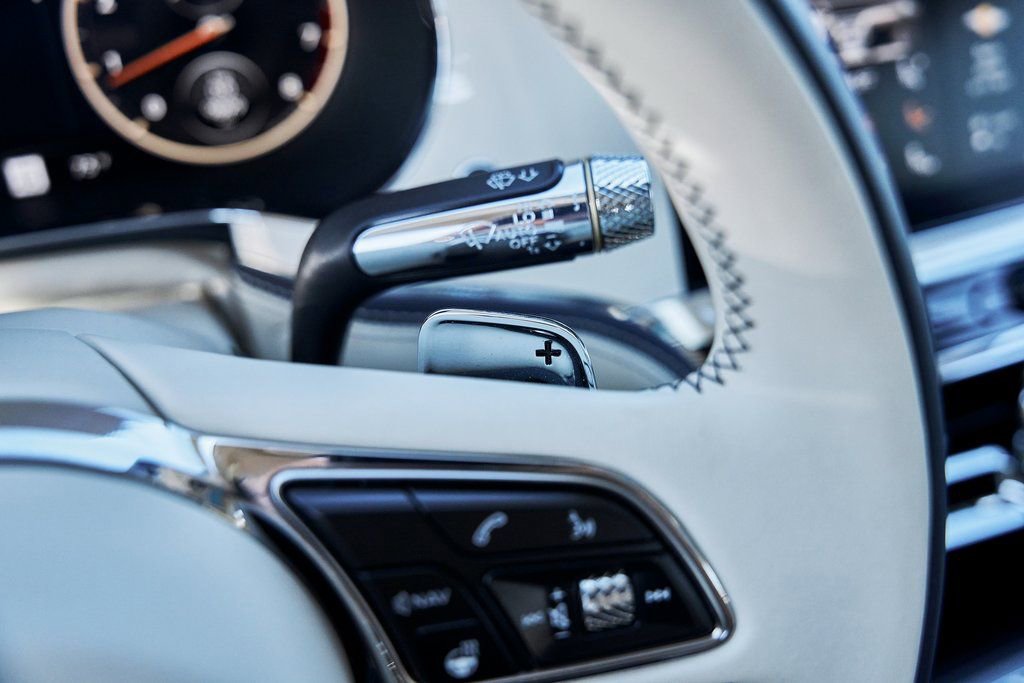 Used 2024 Bentley Flying Spur V8 image 59
