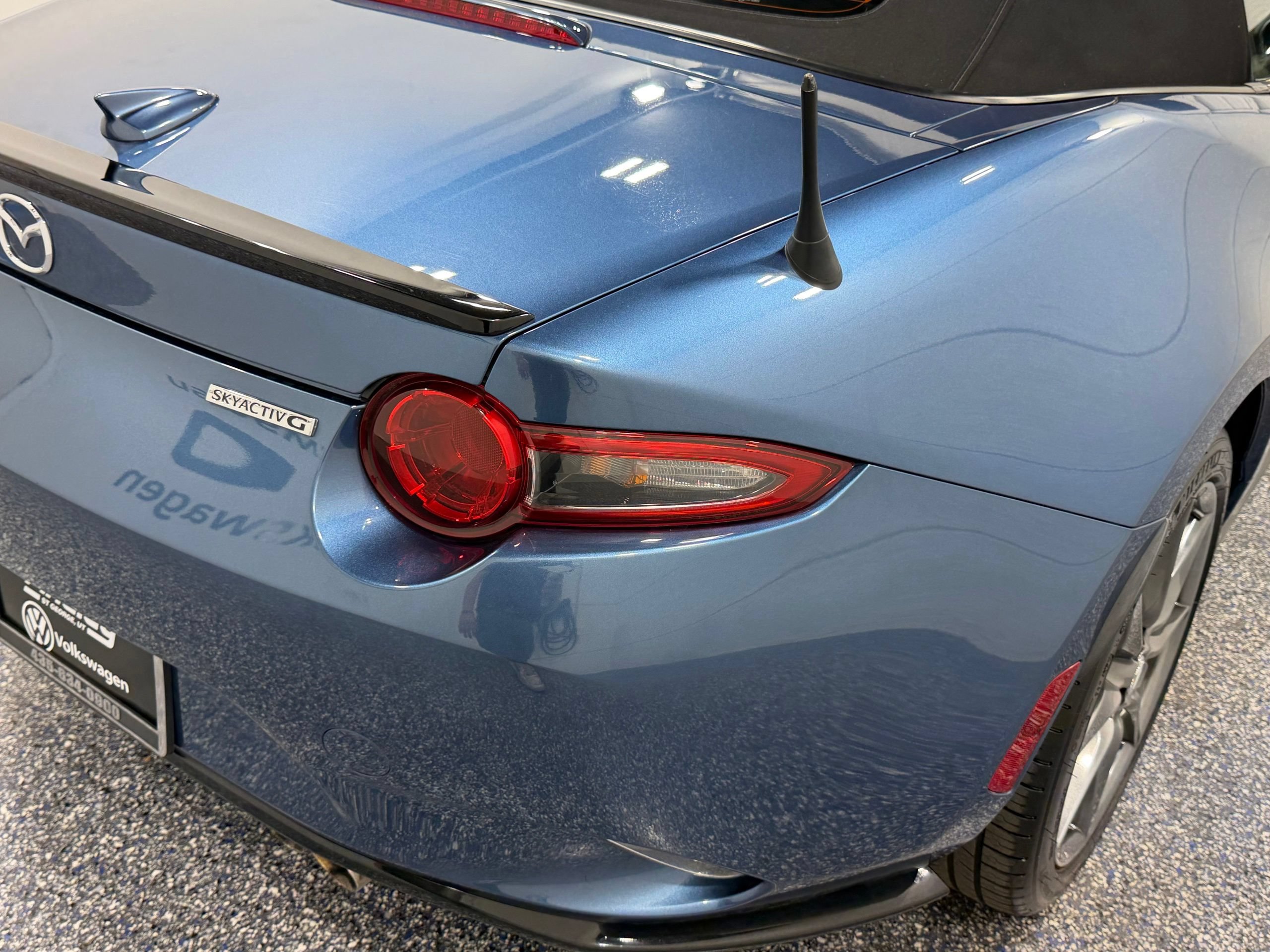 Used 2020 MAZDA MX-5 Miata Grand Touring w/ Appearance Package RWD image 17