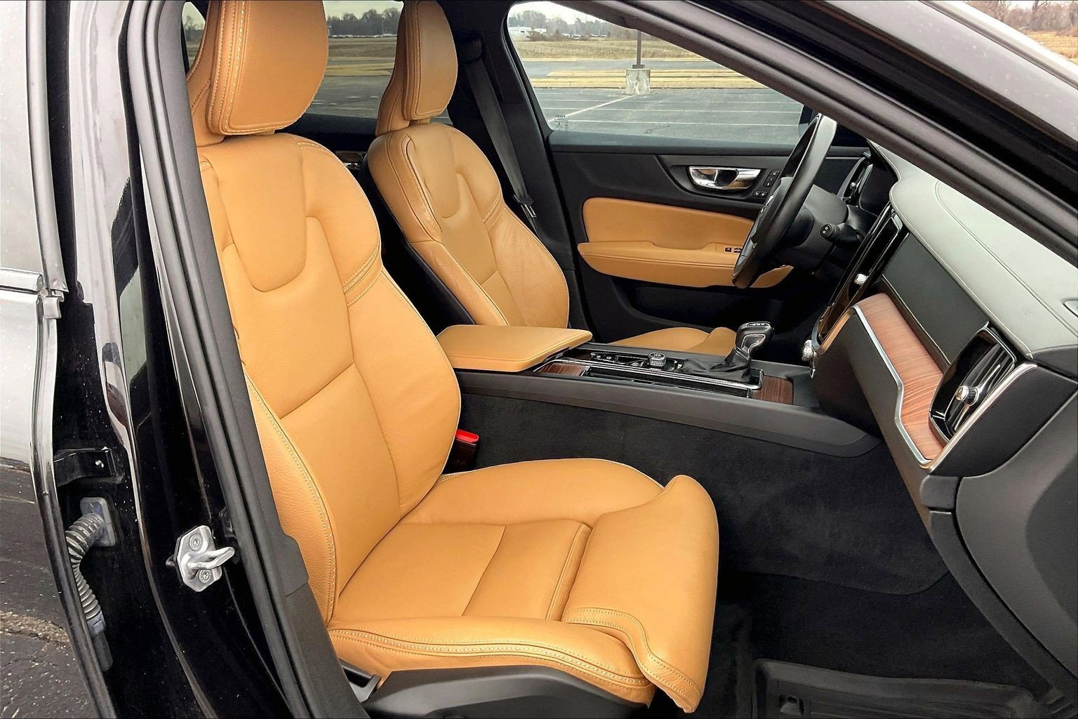 Used 2020 Volvo V60 T5 Cross Country w/ Protection Package Premier image 8