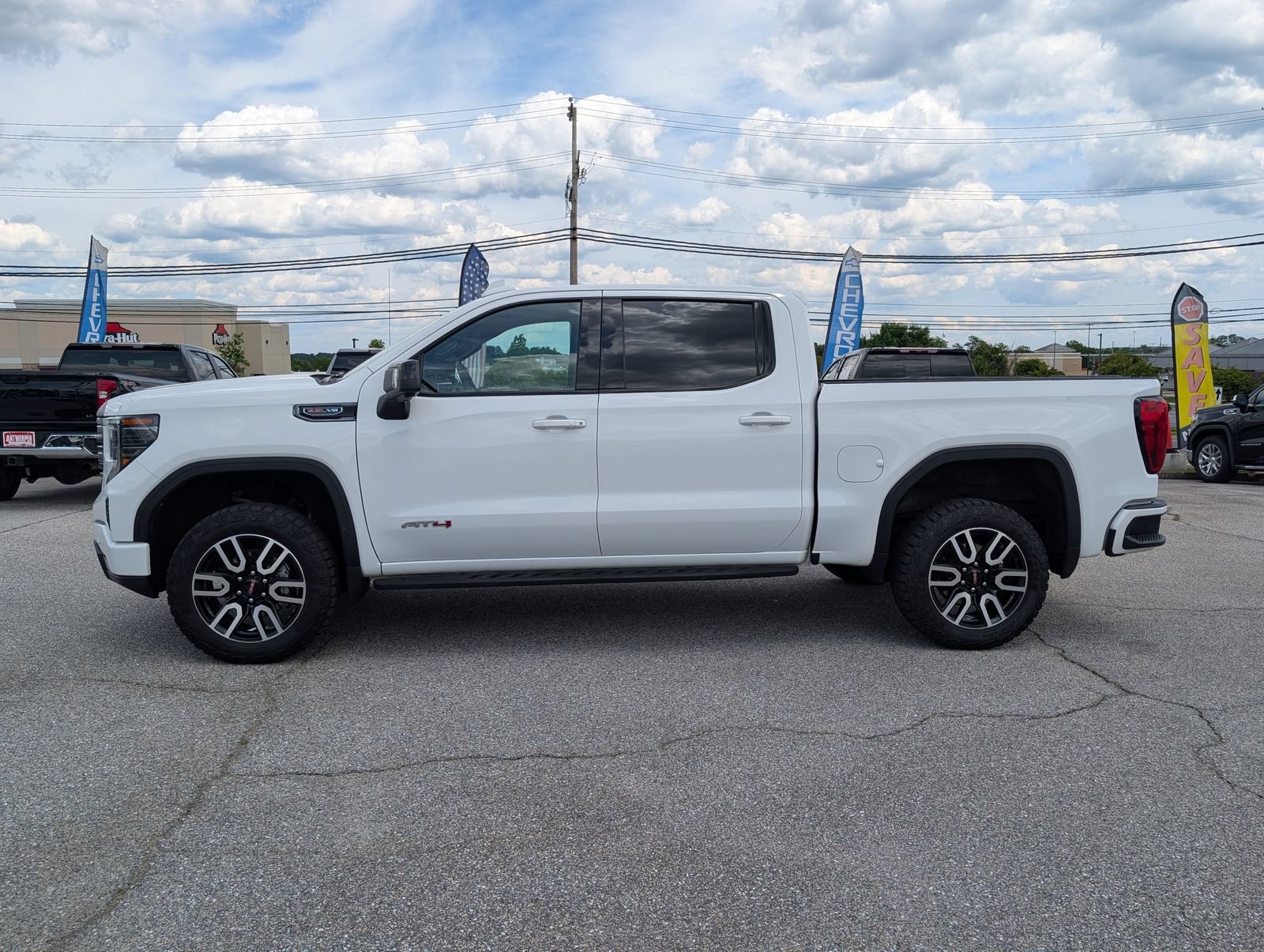 Used 2024 GMC Sierra 1500 AT4 w/ Technology Package AWD/4WD image 6