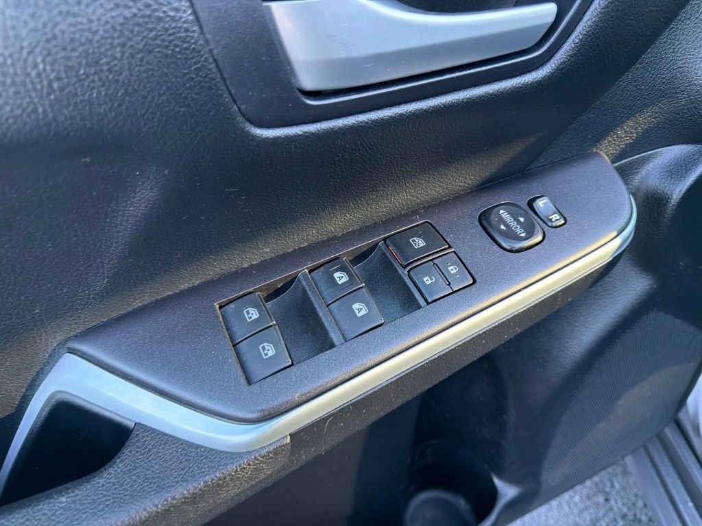 Used 2015 Toyota Camry SE FWD image 17