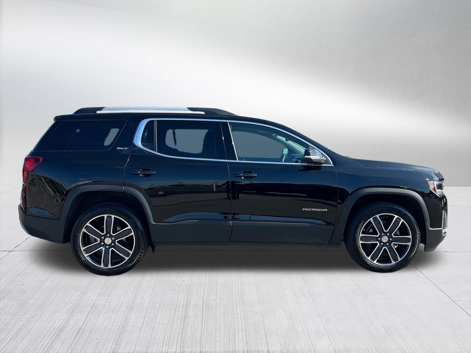 Used 2023 GMC Acadia SLT w/ Preferred Package image 2
