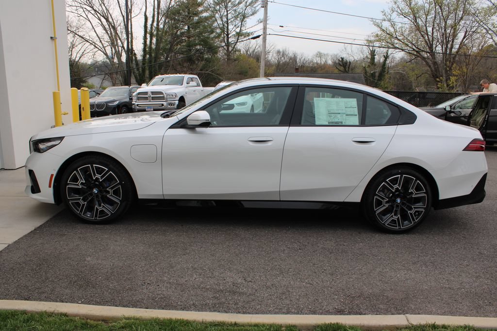 New 2026 BMW 550e xDrive AWD/4WD image 10