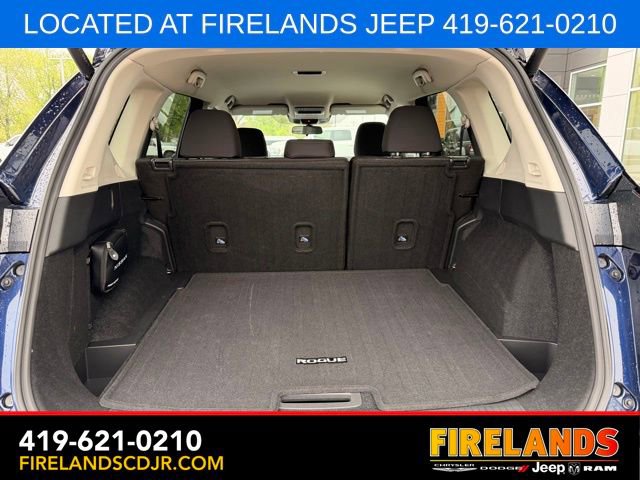 Used 2025 Nissan Rogue SV FWD image 7