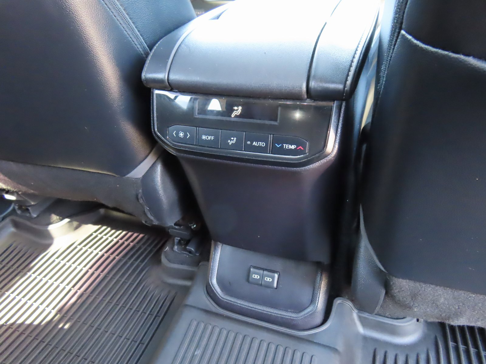 Used 2022 Toyota Highlander XLE image 45