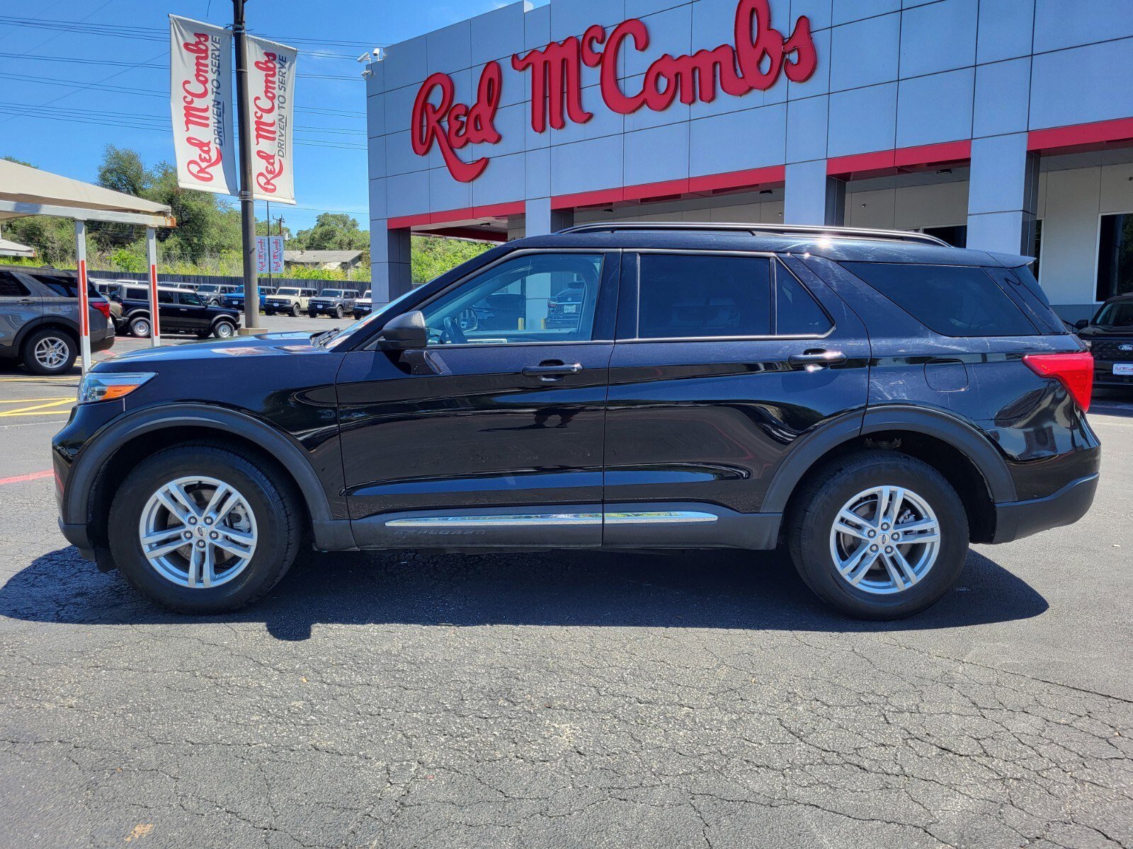 Used 2022 Ford Explorer XLT w/ Equipment Group 202A AWD/4WD image 7